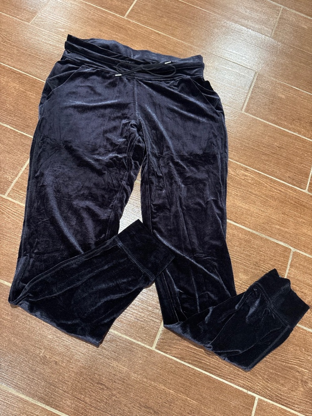 lululemon Ready to Crush High-Rise Velour Jogger *Full Length size 6 black color